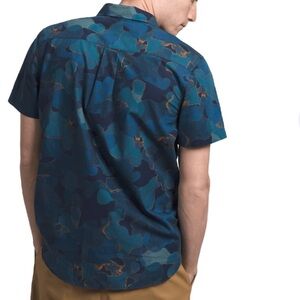 The North Face
Short Sleeve Baytrail Pattern Shirt - Men’s S